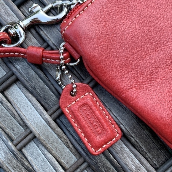 𝅺COACH Red Leather Wristlet - Picture 3 of 14